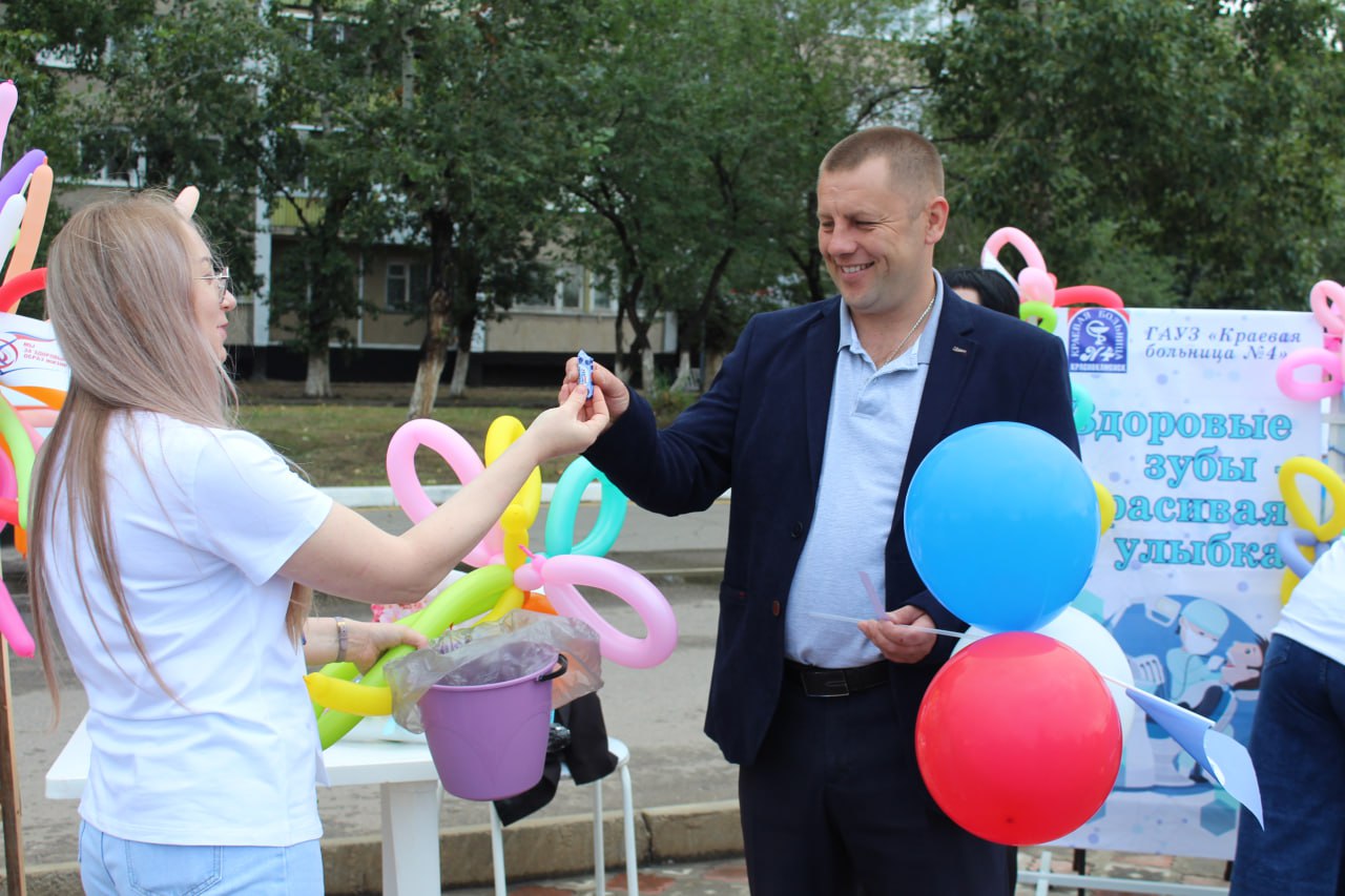  Порядка 300 жителей Краснокаменска показали свои мускулы 